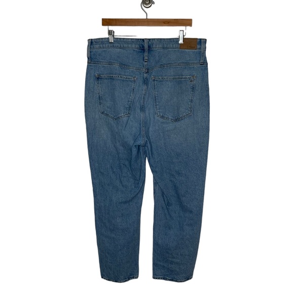 Madewell | The Curvy Perfect Vintage Straight Jean in Hoye Wash 33 - Picture 6 of 10